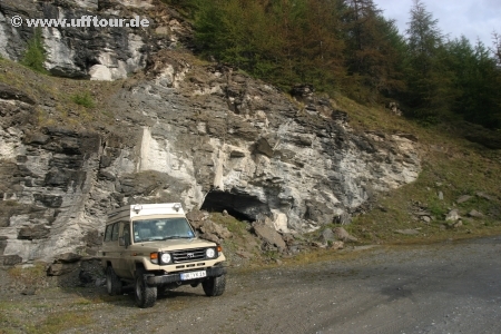 Übernachtungsplatz mit Höhle